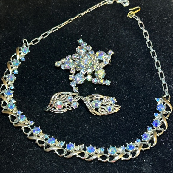 Vintage Silver Toned Necklace, Earrings and Broach.  Signed STAR - Picture 2 of 5